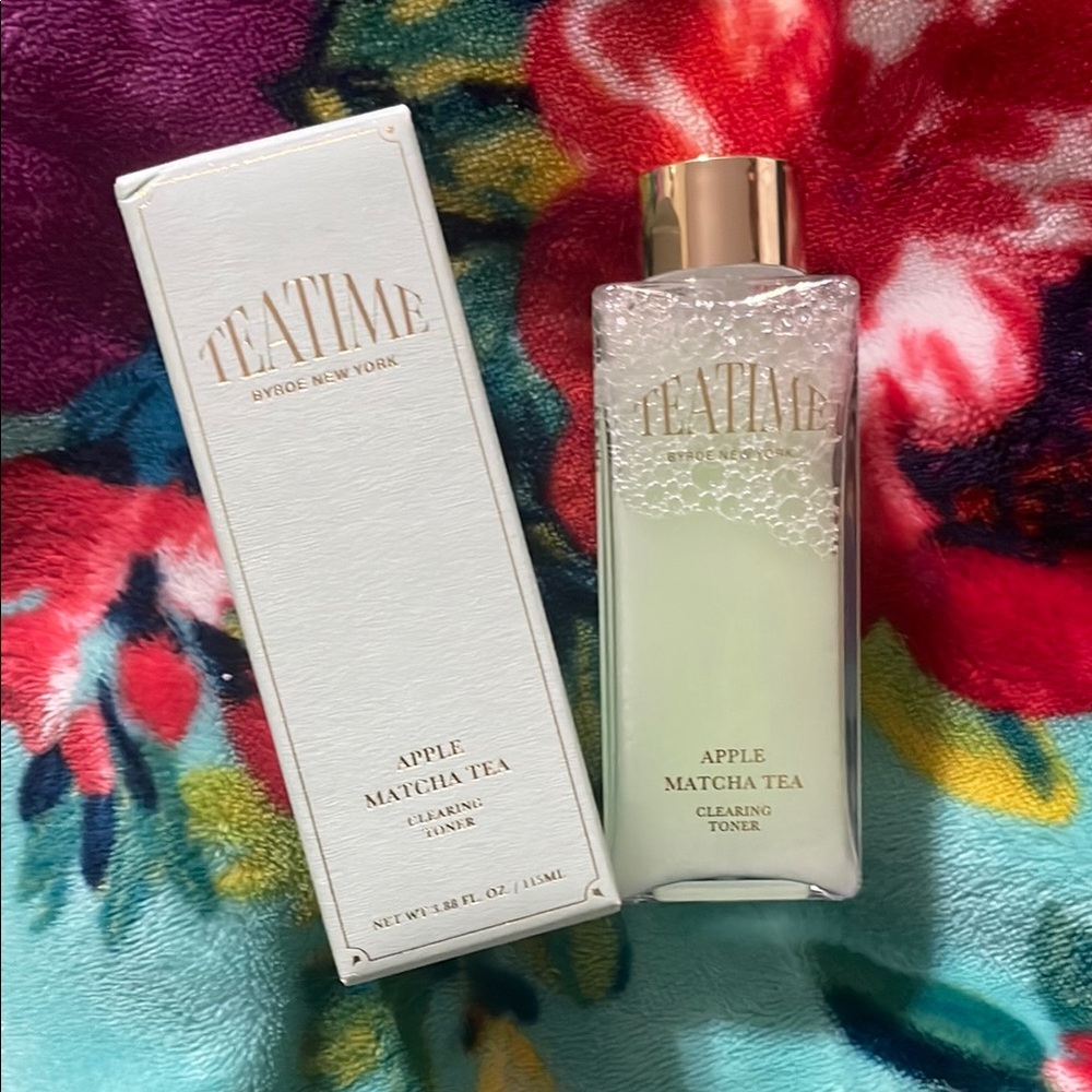 TEATYME Apple Matcha Tea Clearing Toner - Gold and Cream